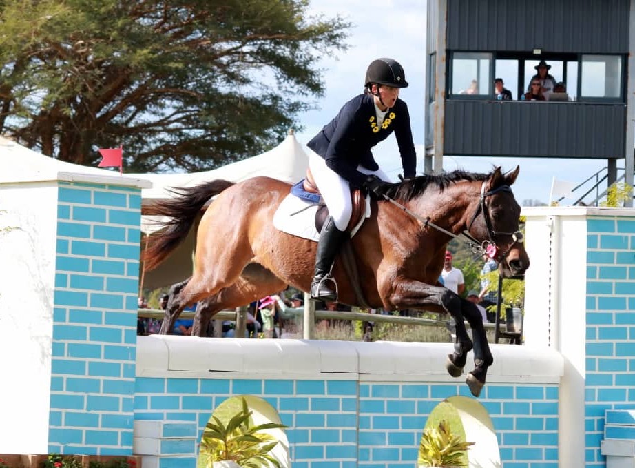 Paula Joy showjumping