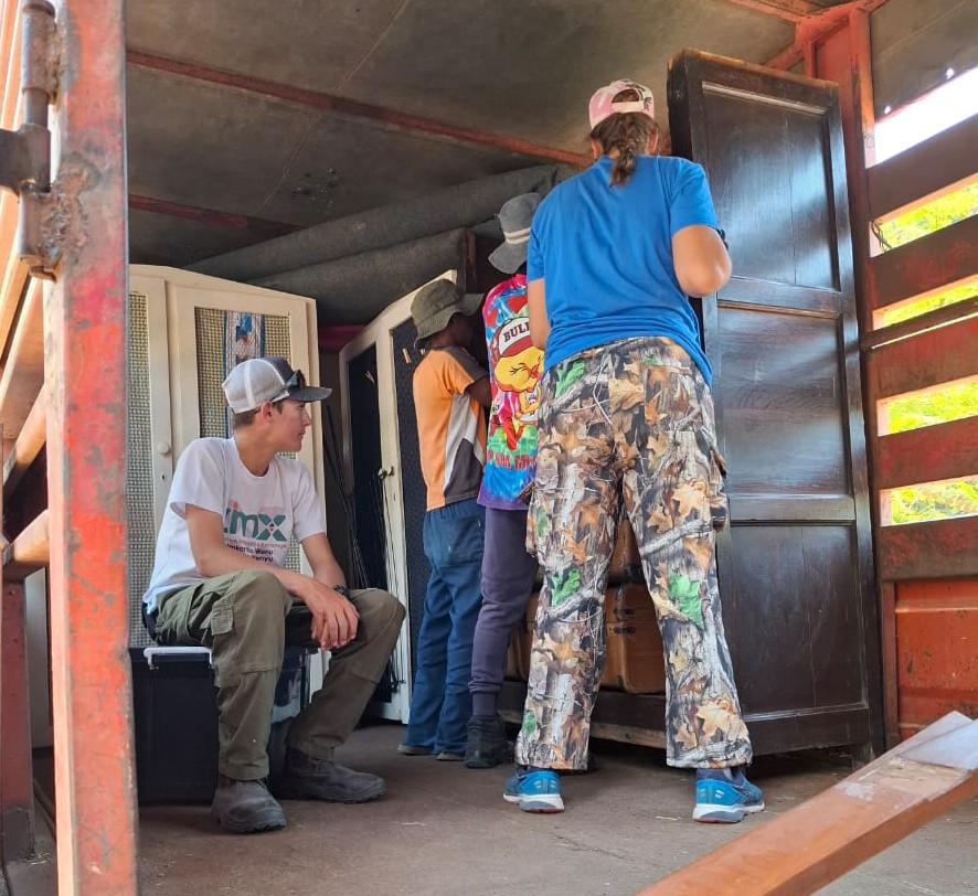 children loading the lorry 