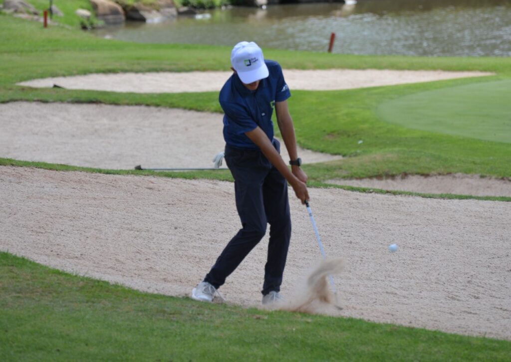 golf bunker shot