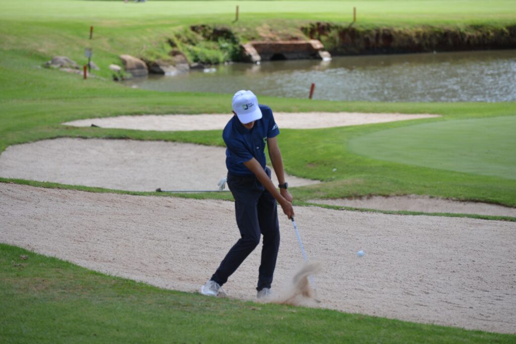 golf bunker shot